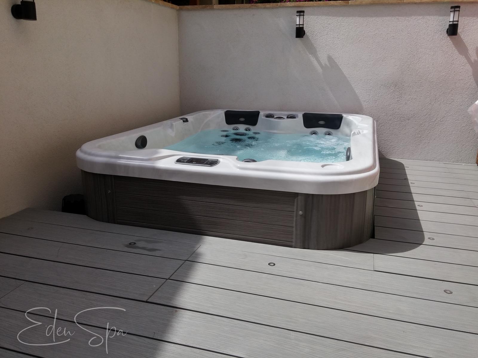 Spa O300 installé en position abritée sur terrasse