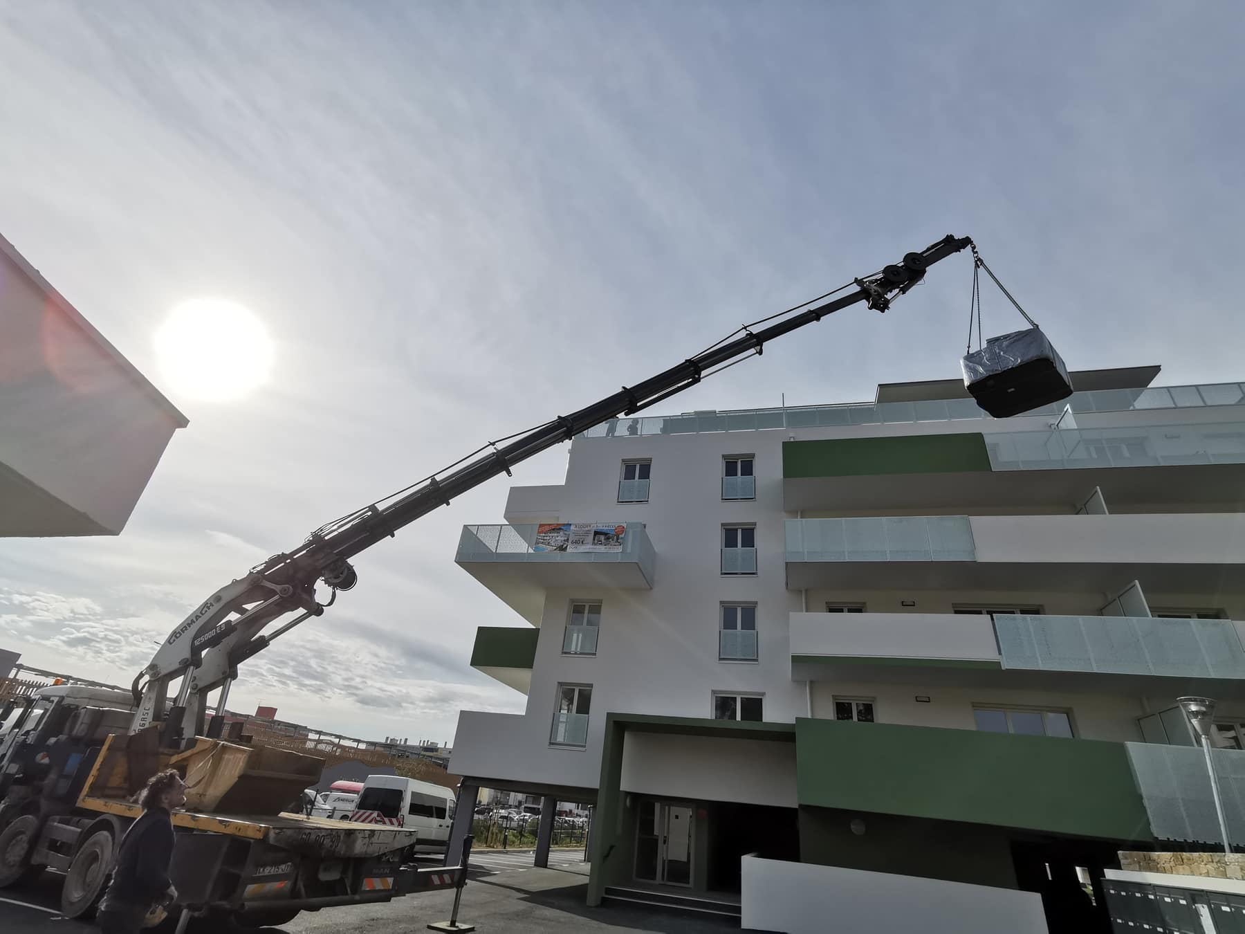 Livraison par grue de 100 tonnes à Carry-le-Rouet