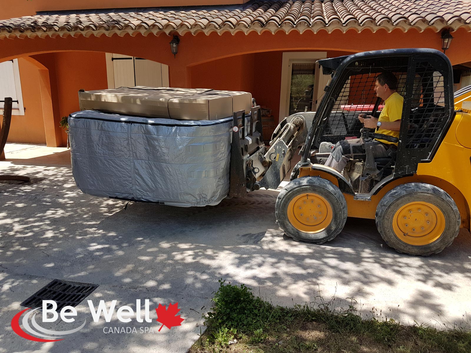 Livraison par Bobcat dans une villa provençale