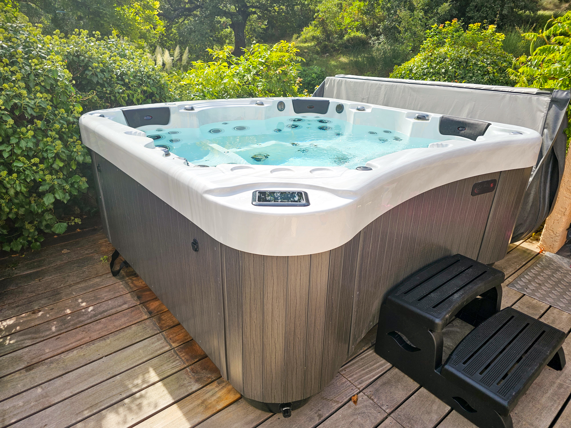 Spa en extérieur en Provence